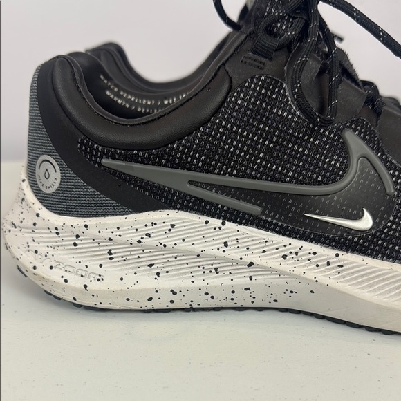Nike Zoom Winflo 8 Shield Running Trainers Dc3730 Black Iron Grey Size 9.5 - Picture 7 of 13